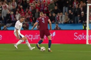 太輕松了！瑟爾洛特送助攻！哈蘭德單挑后衛(wèi)推射破門！