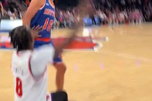 標志性投籃+慶祝！JR在尼克斯名人賽上重現“天堂之門”