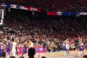 你們故意的吧太陽進壓哨3分 全隊統一花里胡哨手勢慶祝